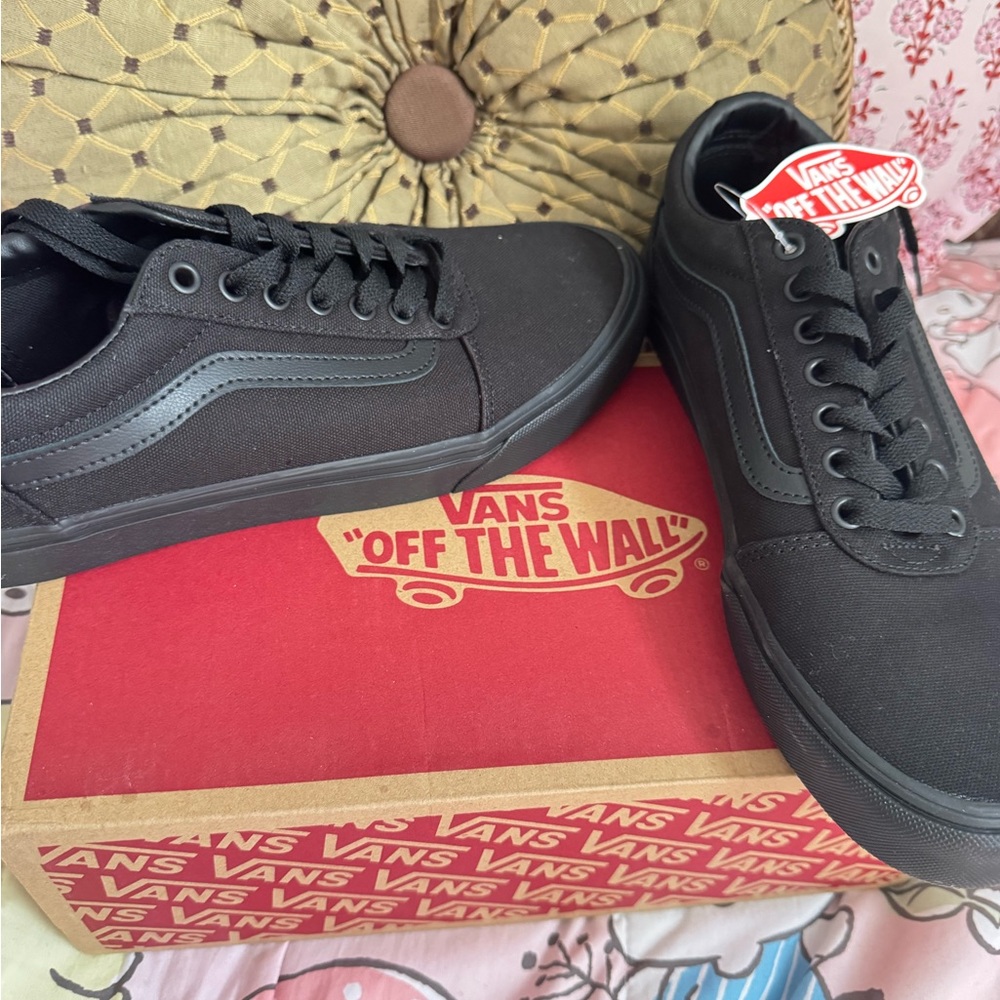 Vans Ward All Black Men’s Size 9 – New With Box